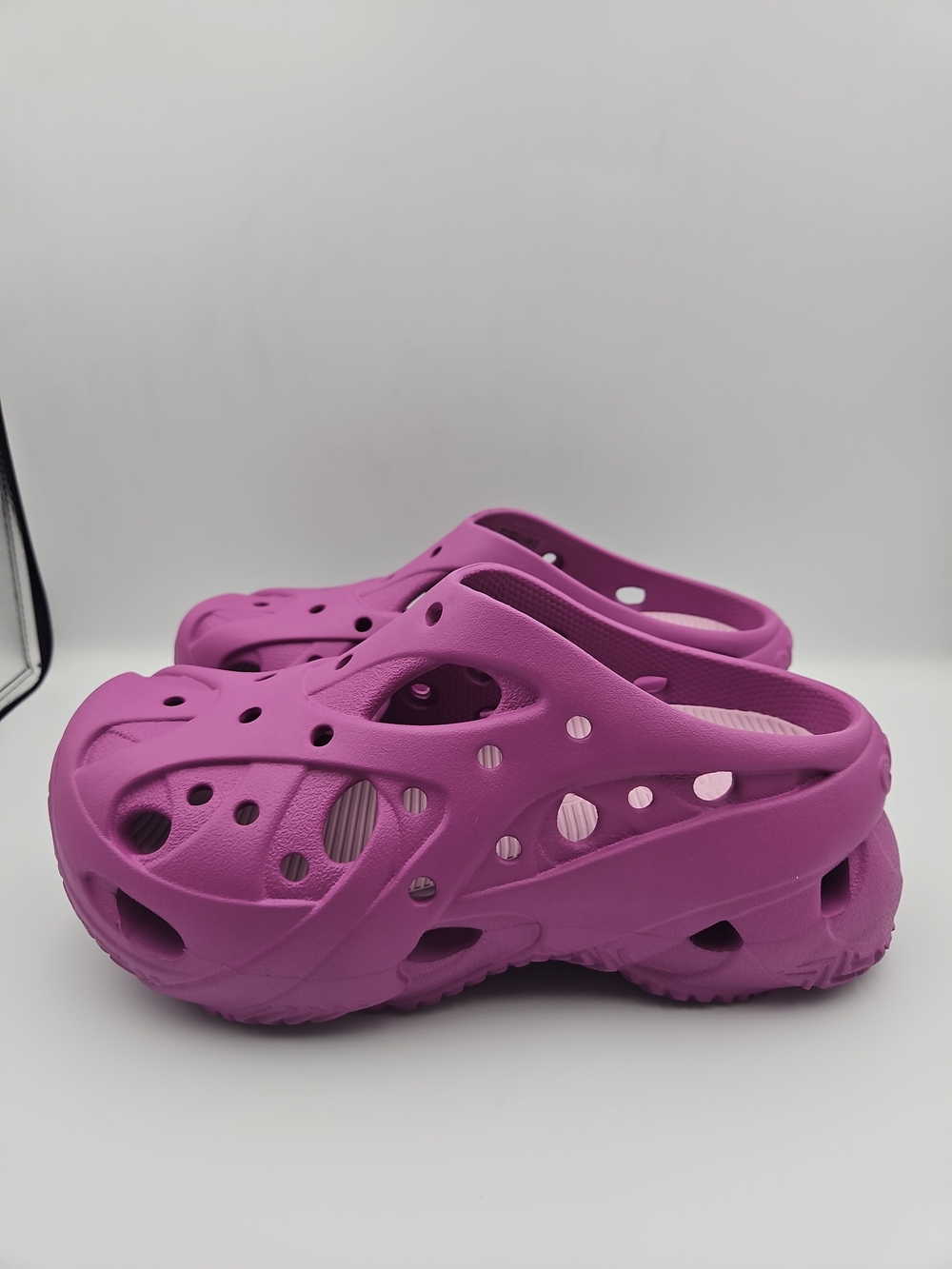 CROCS Women's Magenta Slip-On Clog Mules